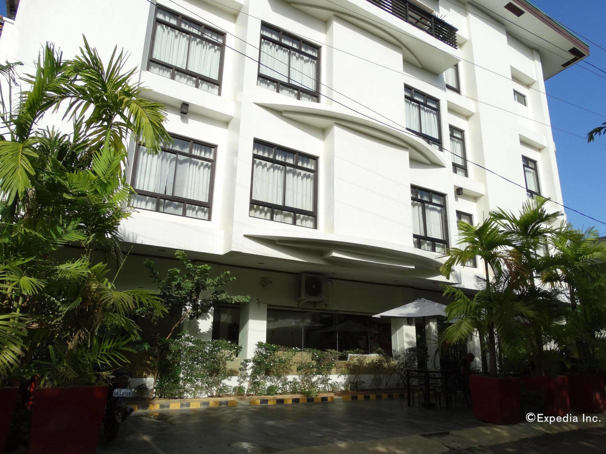 Ipil Suites Puerto Princesa Exterior foto