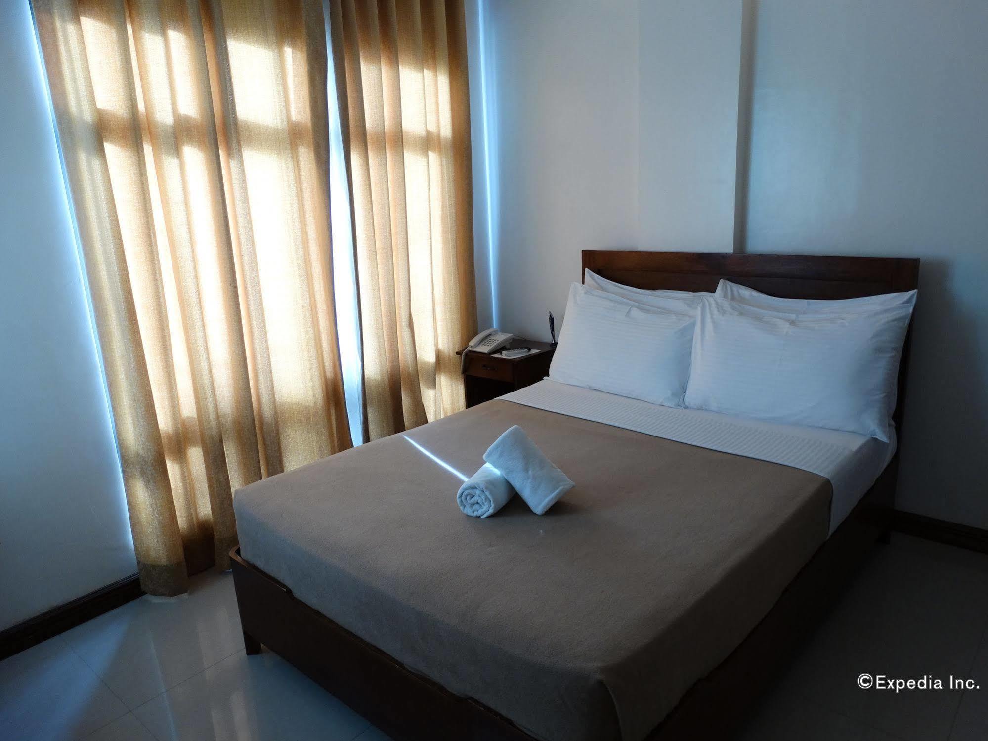 Ipil Suites Puerto Princesa Exterior foto